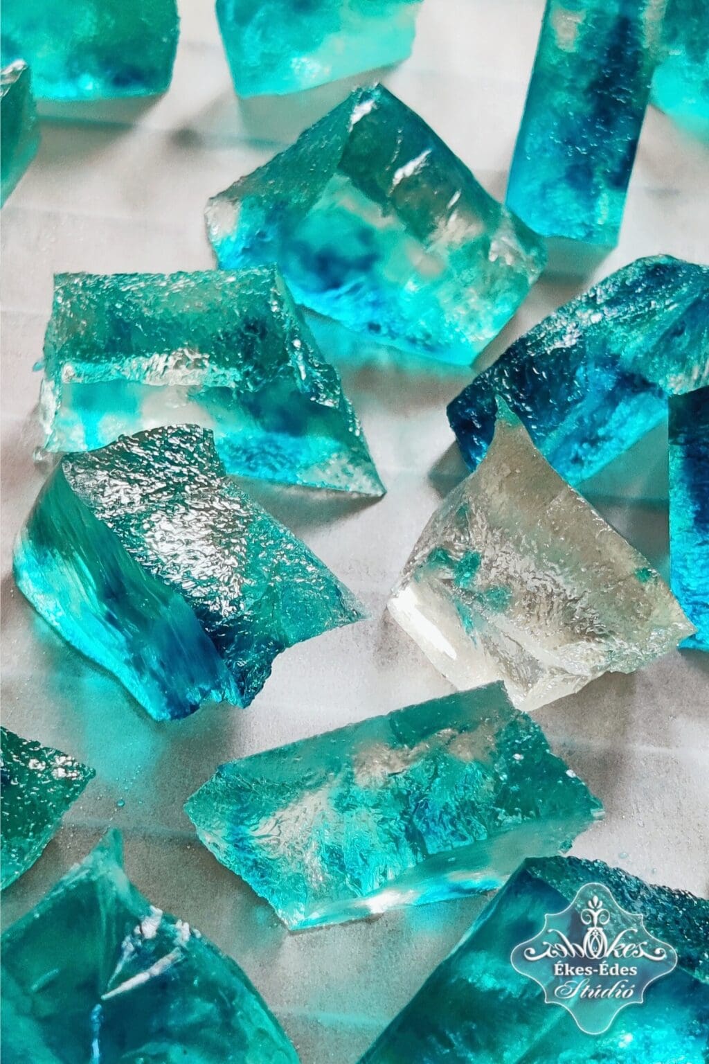 Kis kiegészítő technika a tanfolyamon, a kívül roppanó, belül olvadó zselé kristályok