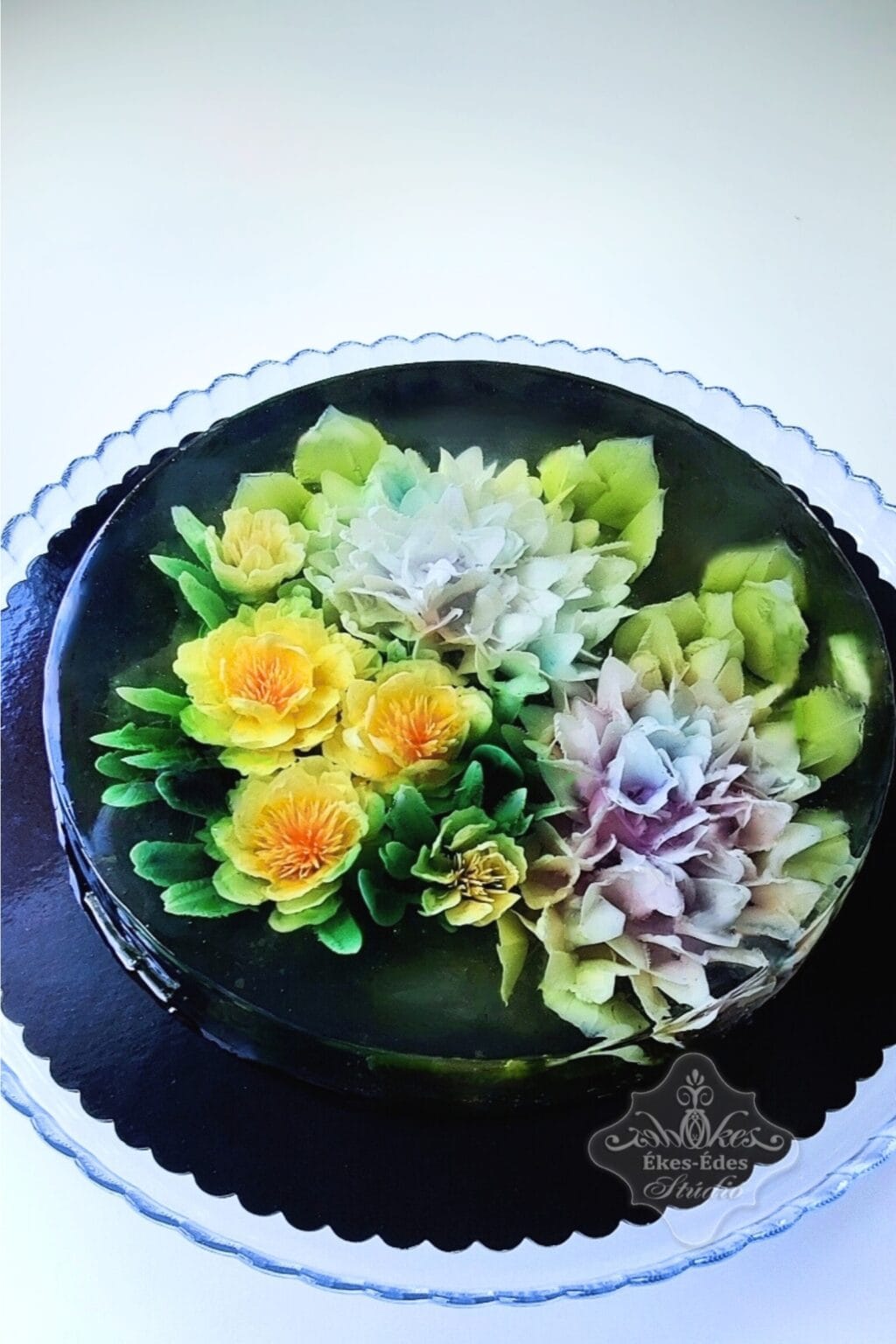 Az oktató, Vargáné Orbán Anikó hortenziás zselé virágos tortája valódi zseléművészet