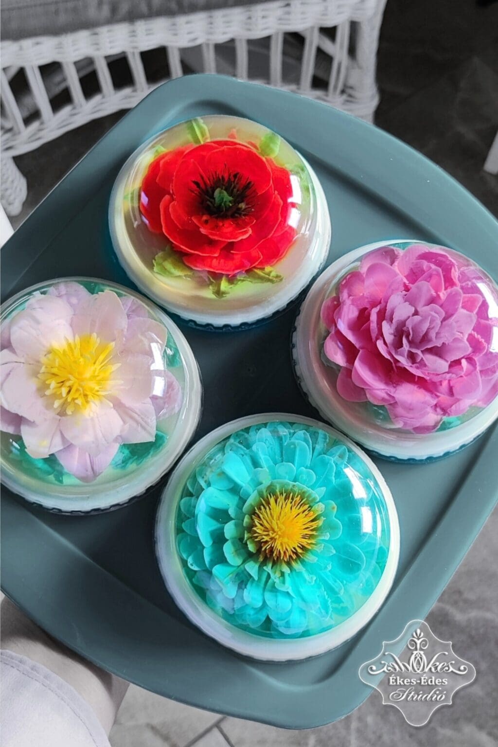Az oktató kis zselé virágos desszertjei bemutatóhoz, az első nap gyakorló darabjainak
