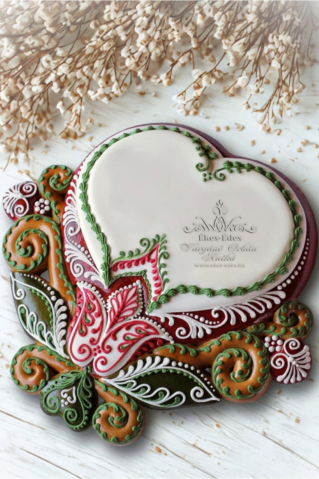 vargane-orban-aniko-aprolekosan-diszitetett-magyaros-formazott-tesztabol-mezeskalacs-szive