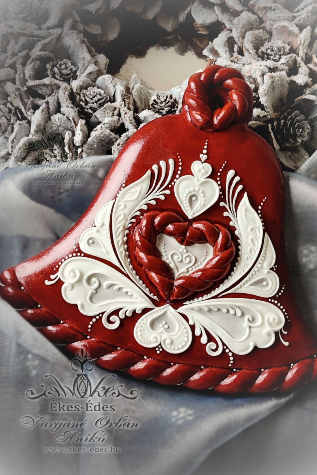 vargane-orban-aniko-finoman-diszitetett-muveszi-bemutato-mezeskalacs-harangja