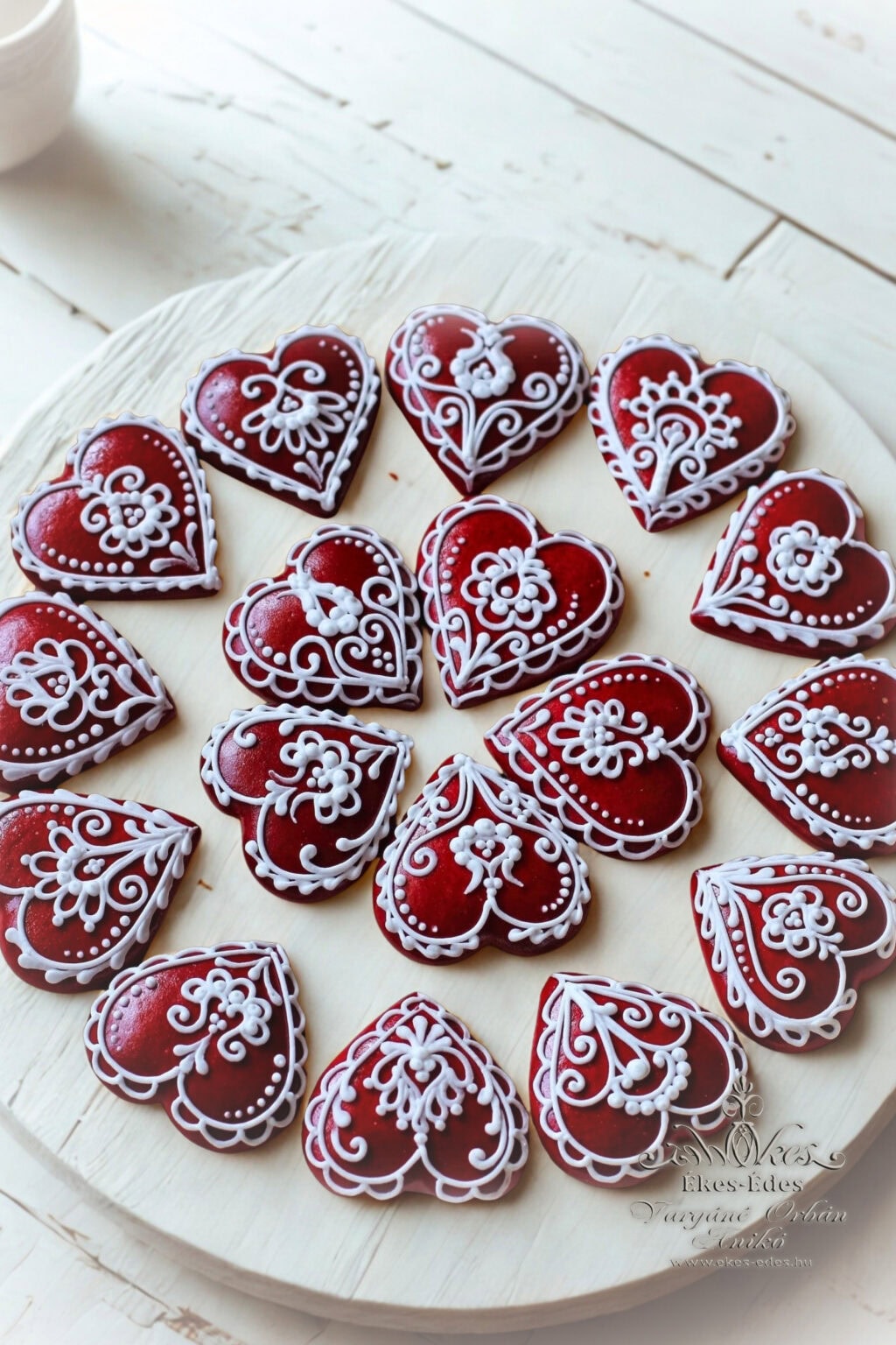 vargane-orban-aniko-magyaros-stilusban-irokazott-mezeskalacs-szivek