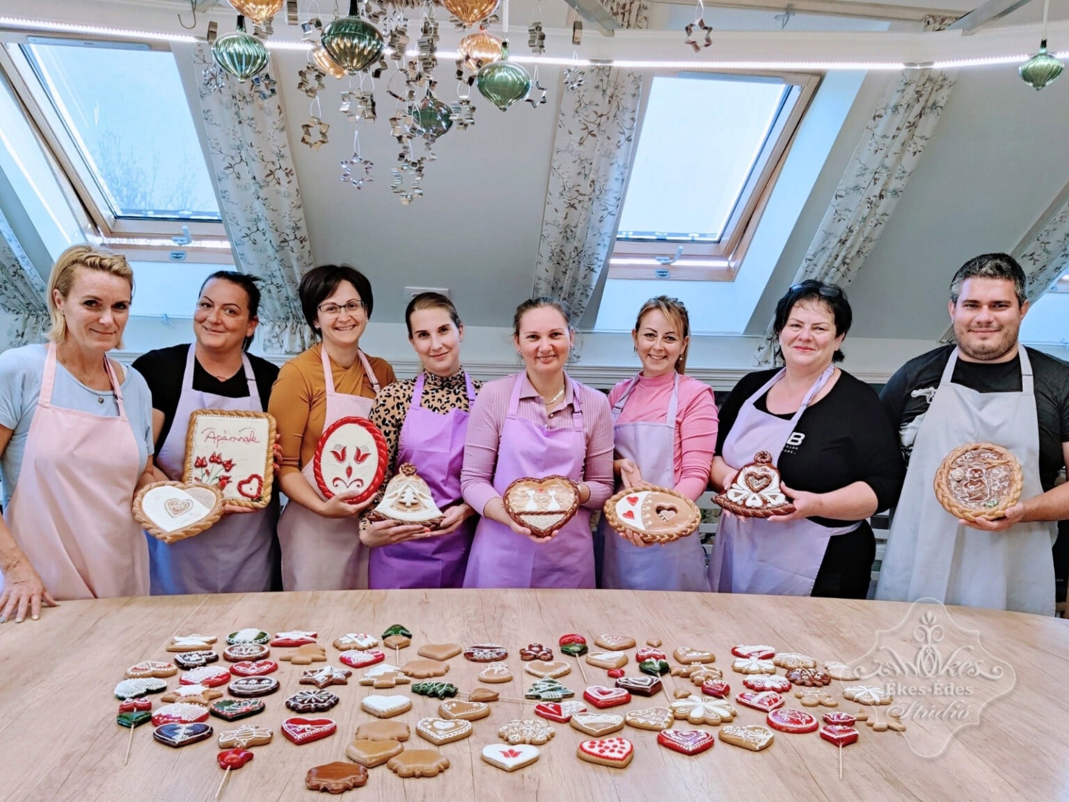 csoportkep-mezeskalacs-tanfolyam-elkeszult-munkakkal