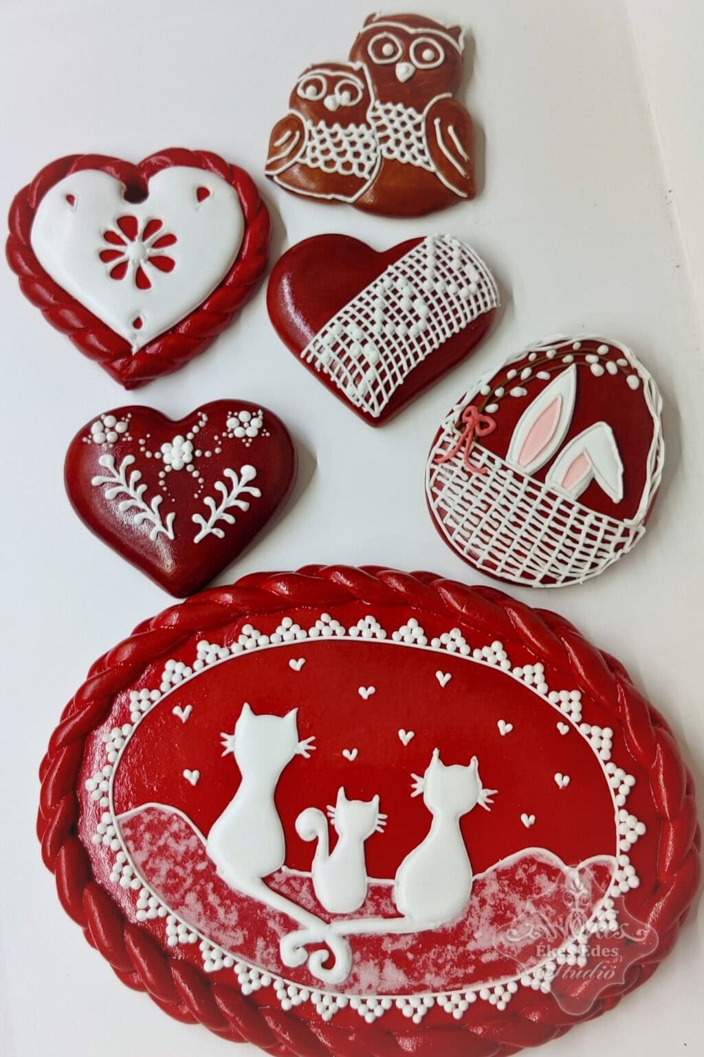 mezeskalcs-tanfolyamon-keszult-macskas-mezeskalcsok