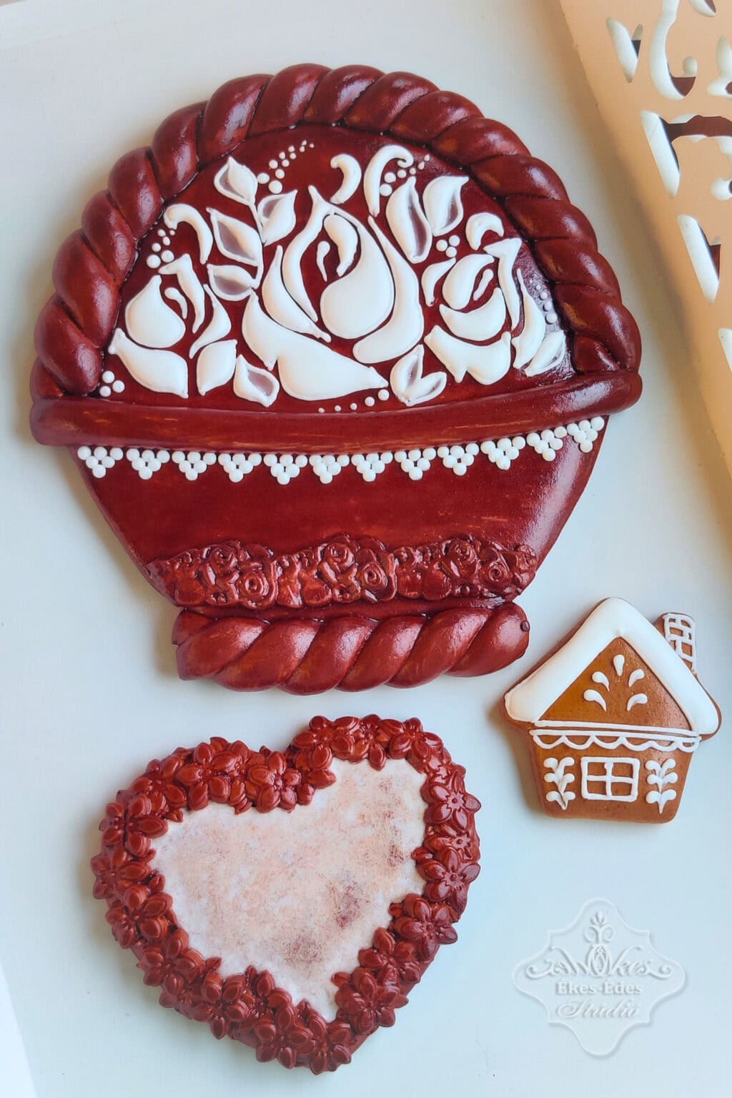 resztvevo-mezeskalcs-tanfolyamon-keszult-mezeskalacs-kosar