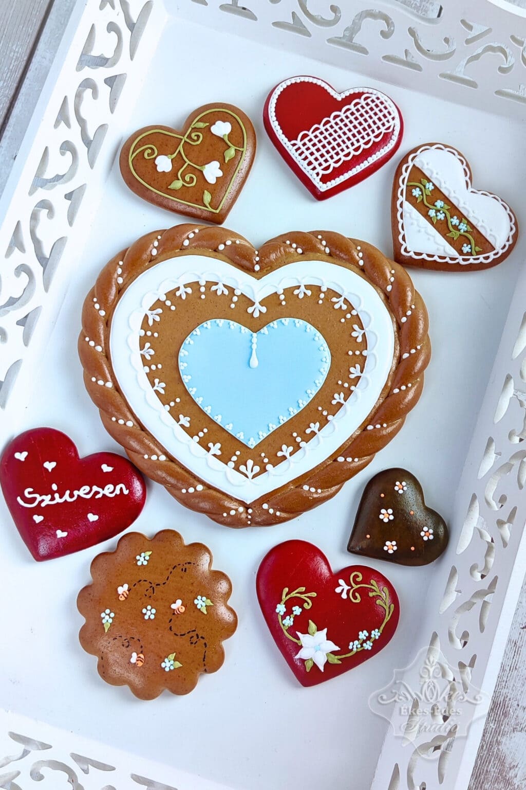 resztvevo-mezeskalcs-tanfolyamon-mezeskalacs-viragos-szivek