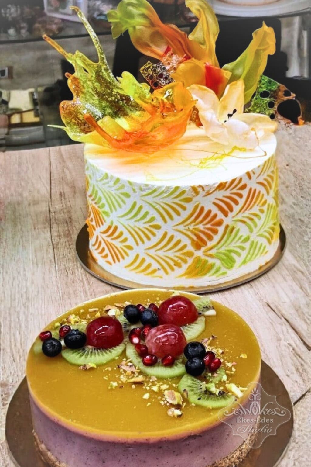 Tanuló torták, mentes vegán és díszített elegáns, színes torta – Ékes-Édes Stúdió, mentes cukrászat tanfolyam