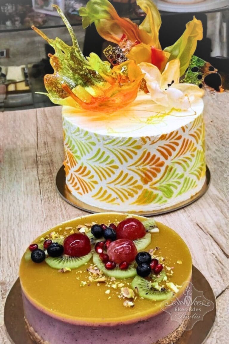 Tanuló torták, mentes vegán és díszített elegáns, színes torta – Ékes-Édes Stúdió, mentes cukrász tanfolyam