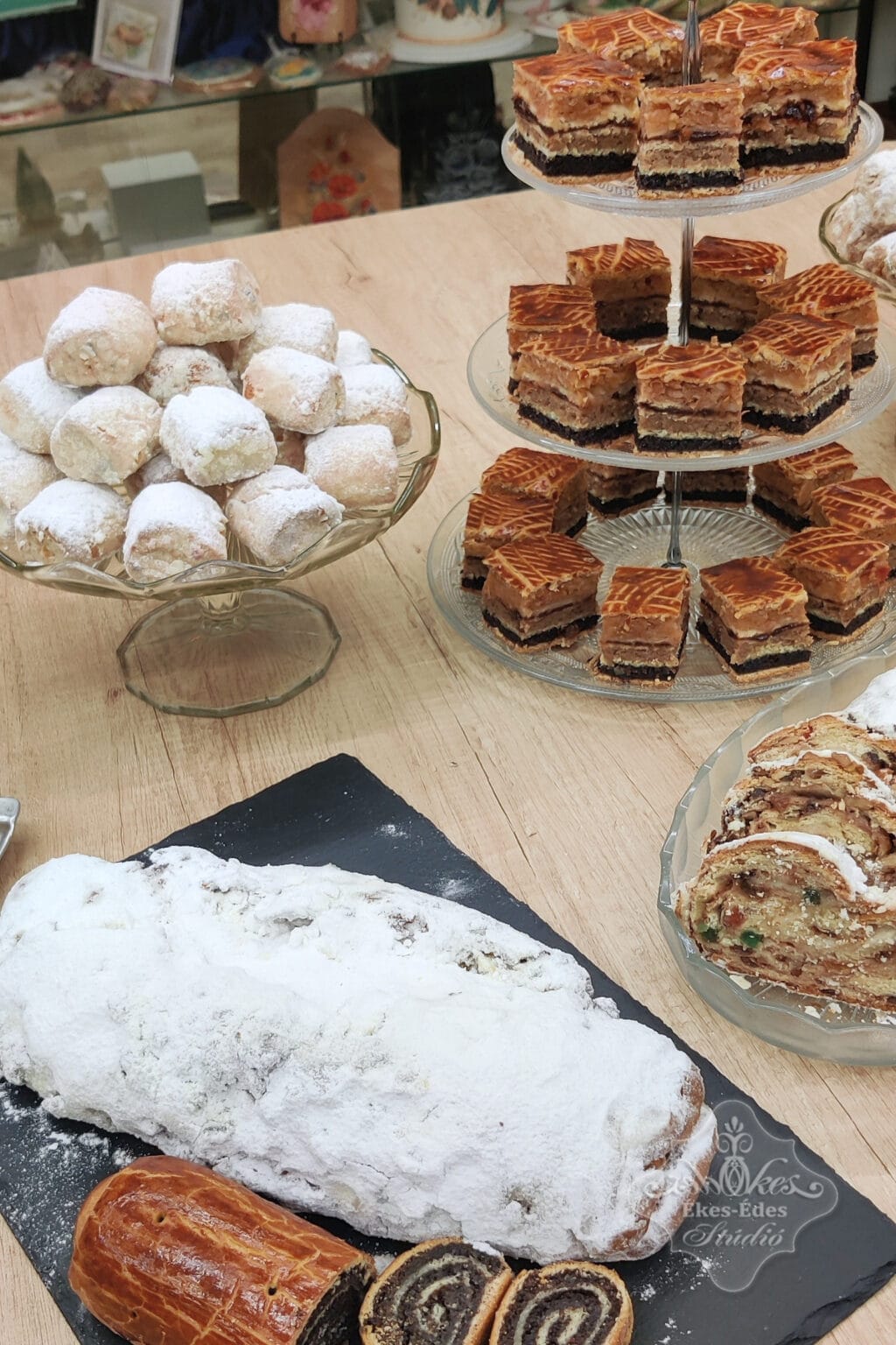 bejgli-stollen-tanfolyam-asztalon-kesz-sutemenyek-4