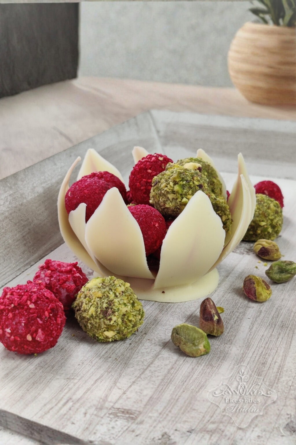 bonbon-csokoladediszek-csokoladekehely-truffelgolyok