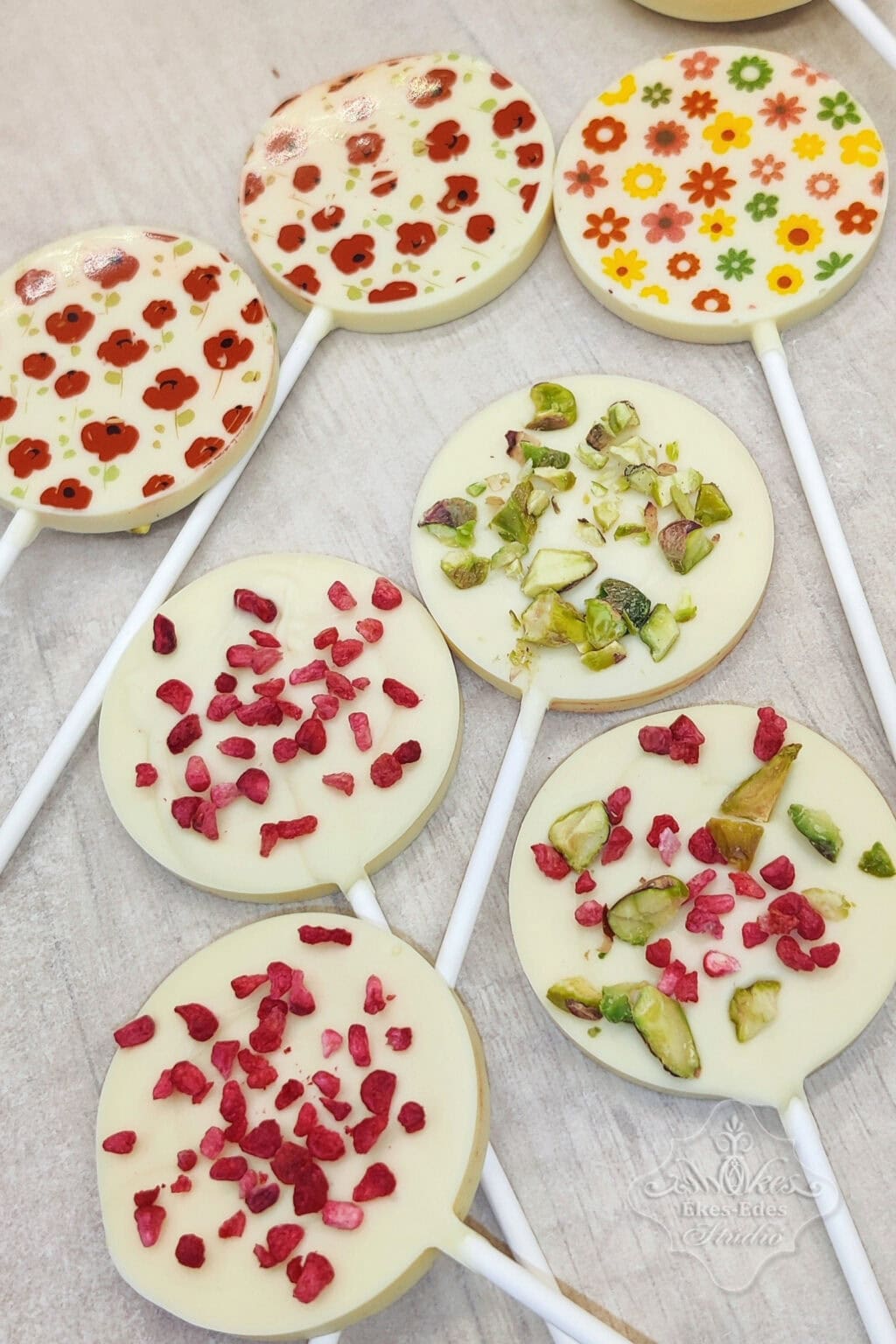 bonbon-kezmuves-csokolade-feher-csokolade-nyaloka