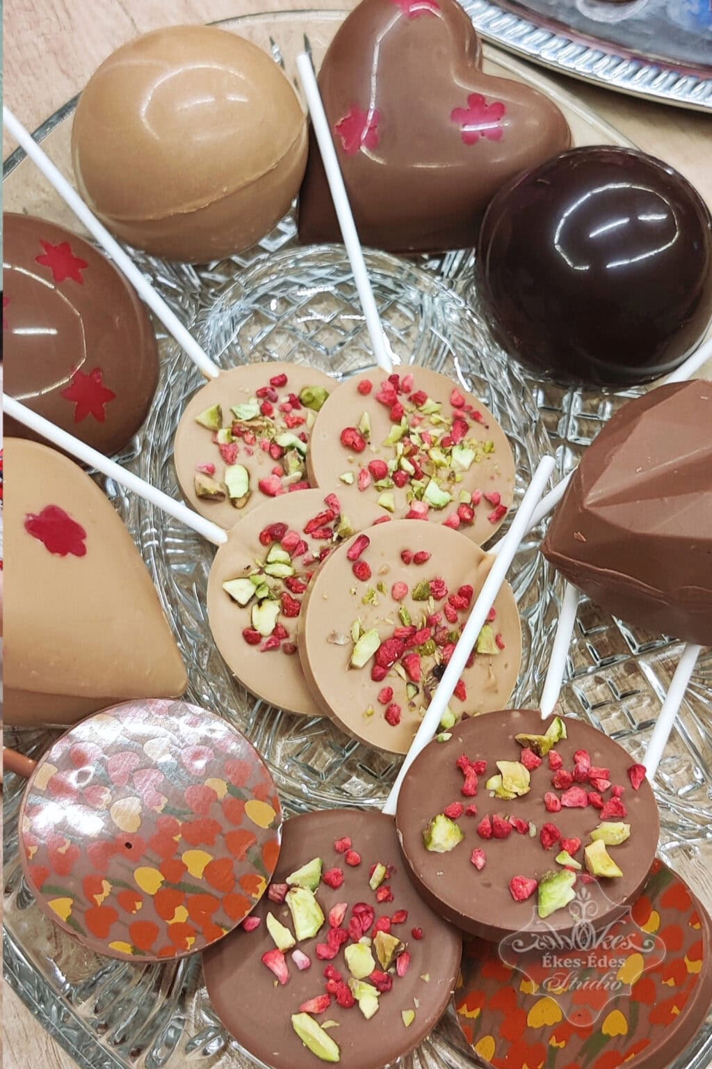 bonbon-kezmuves-csokolade-ureges-csokolade-nyaloka