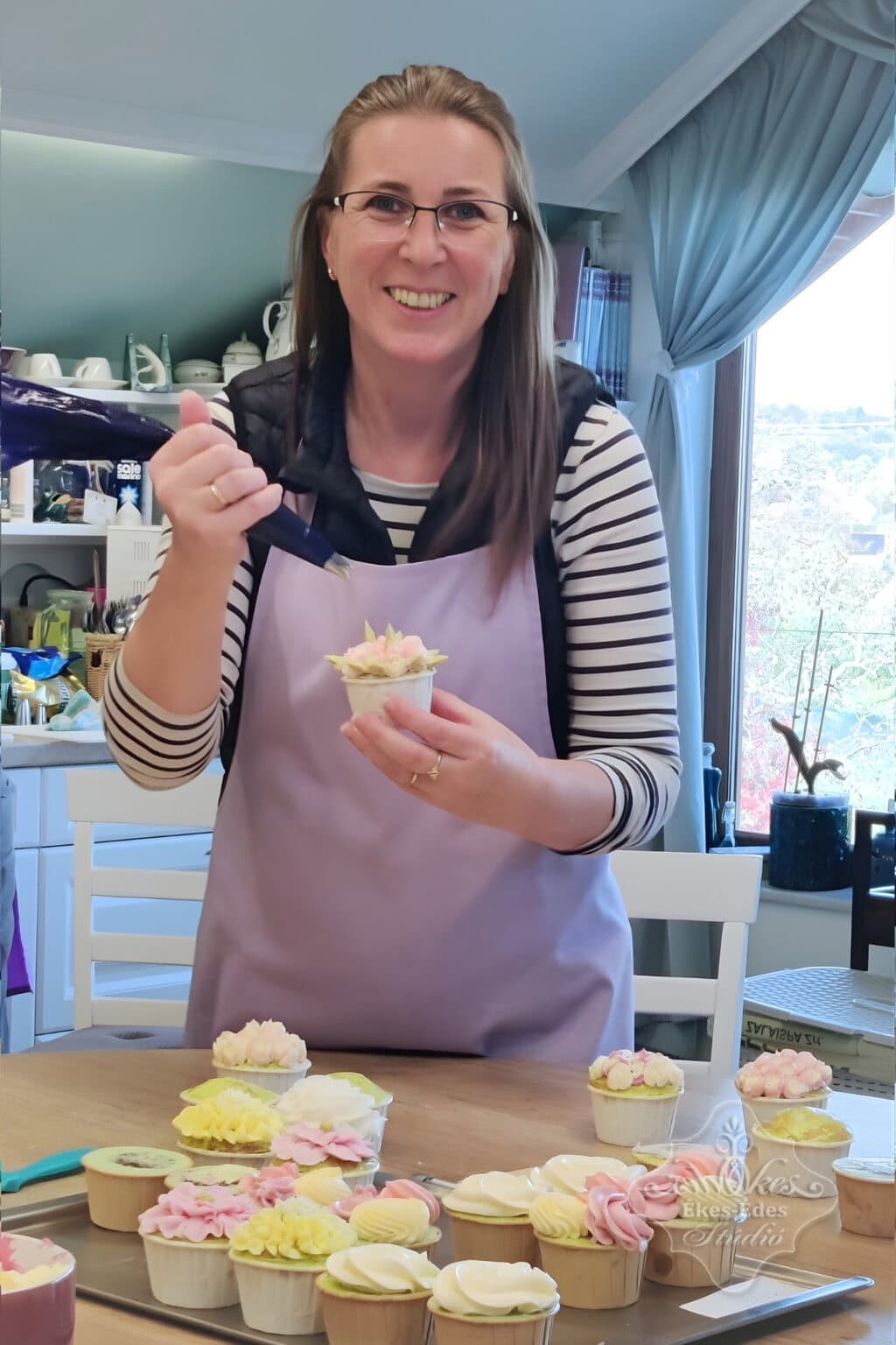 cupcake-cake-pop-muffin-tanfolyam-vajkrem-diszites