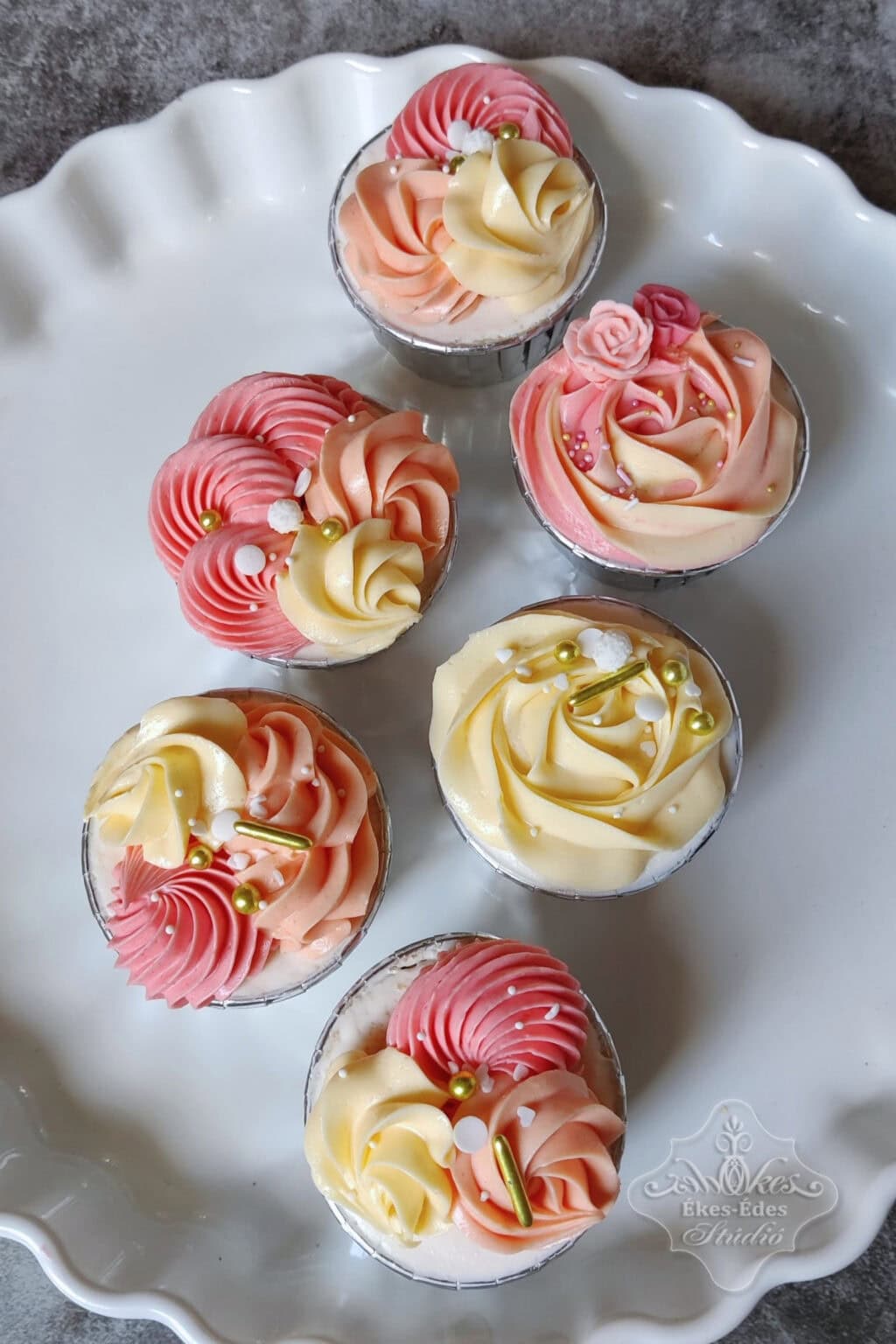 cupcake-cake-pop-muffin-tanfolyam-vajkremes-muffinok-bemutato