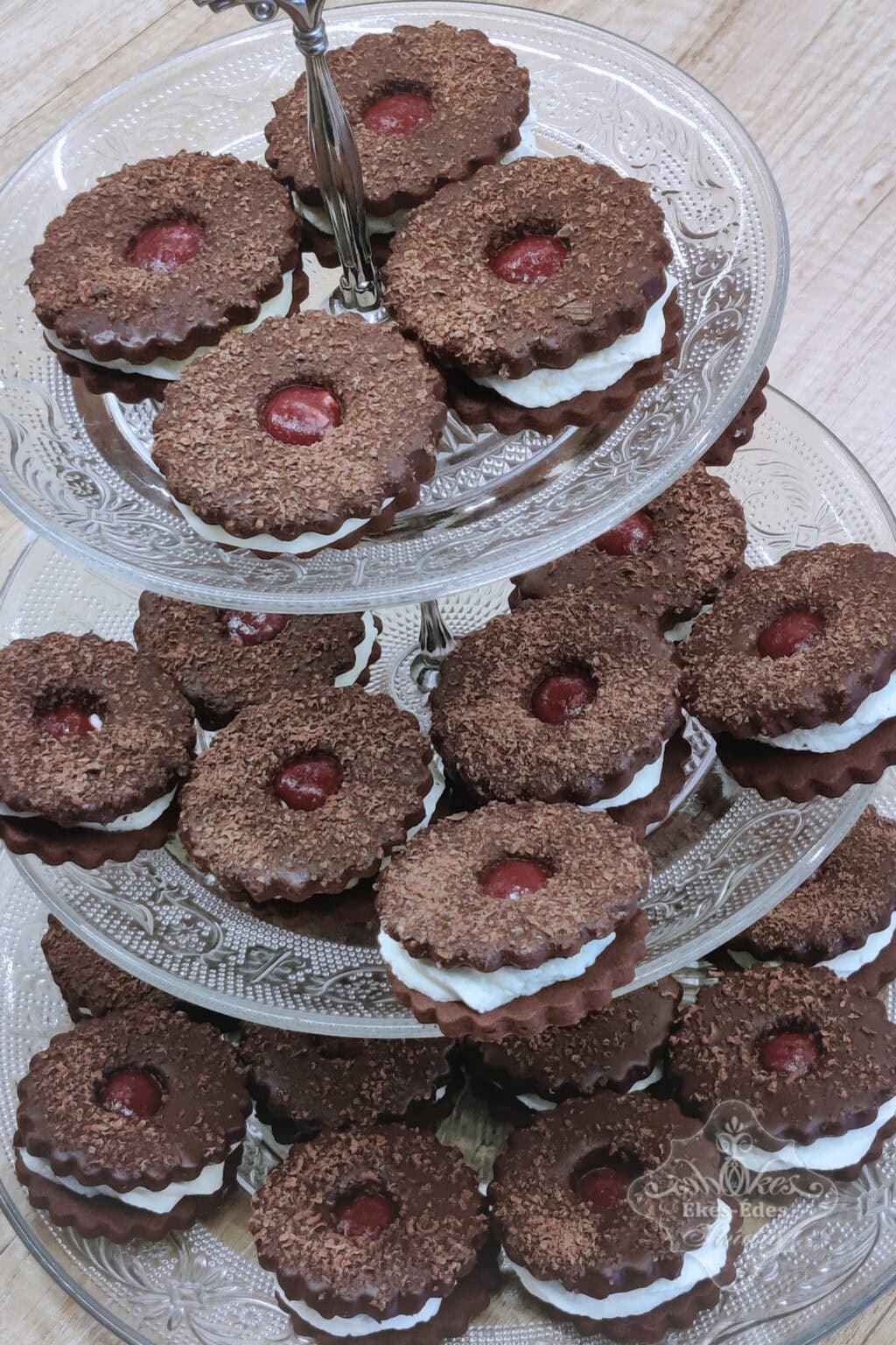 fekete-erdo-toltott-keksz