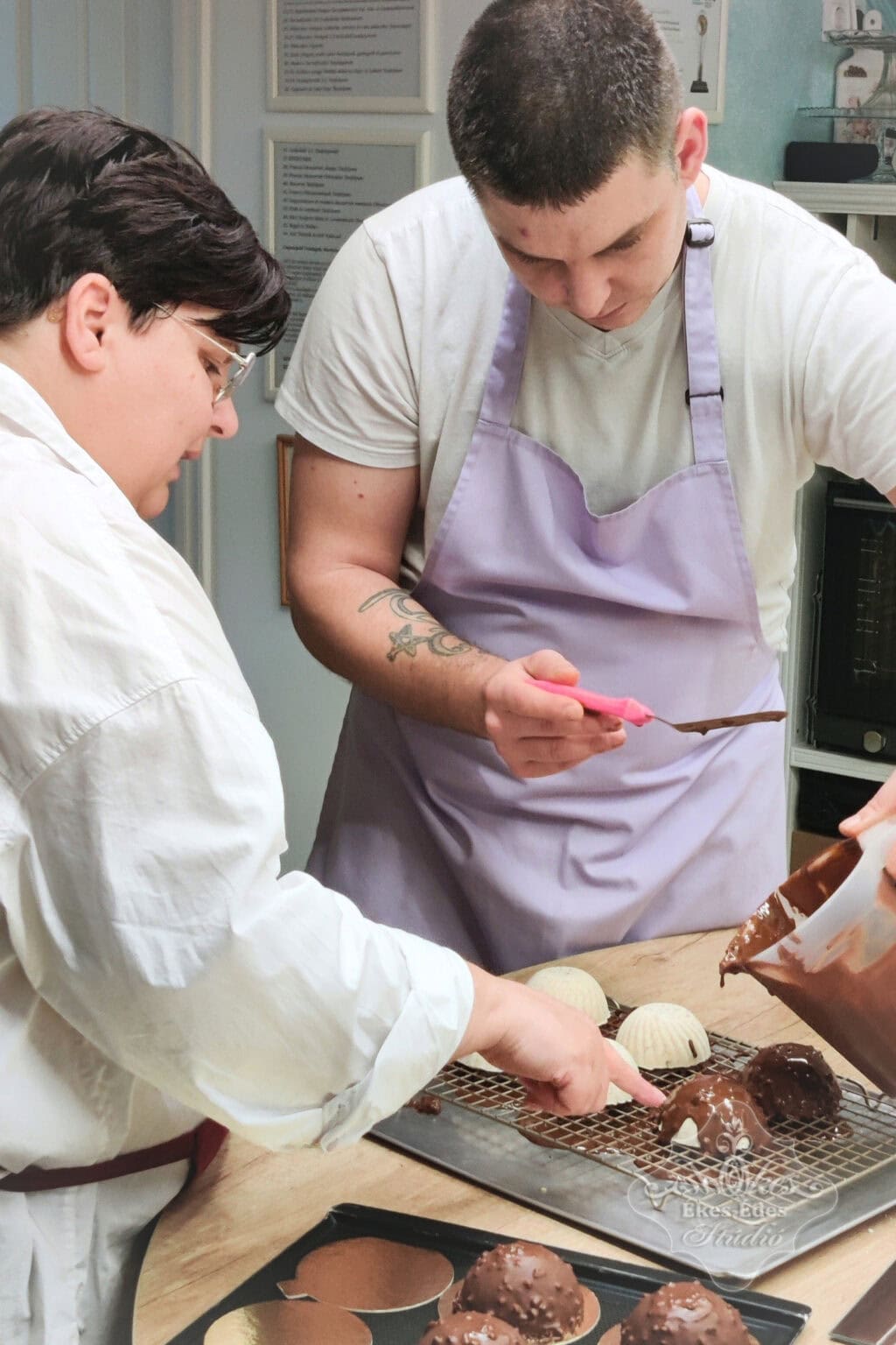 francia-desszertek-oromsutes-tanfolyam-oktato-tanuloval