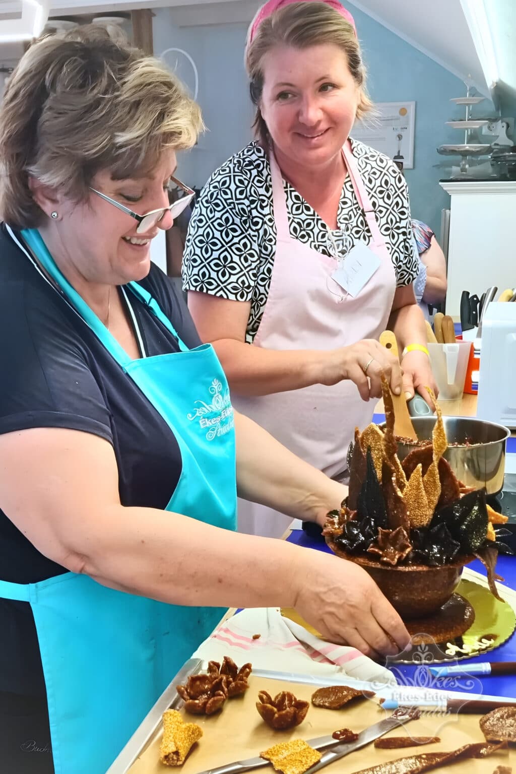 grillazs-tanfolyam-torta-epites-kozben