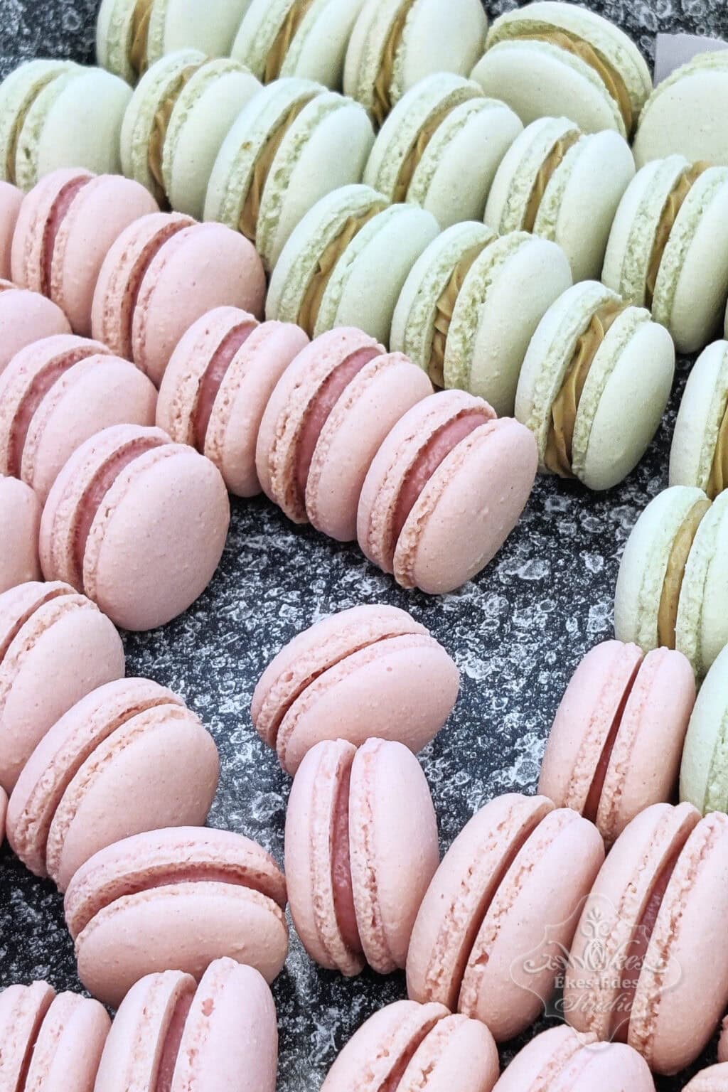macaron-tanfolyam-pisztacias-epres