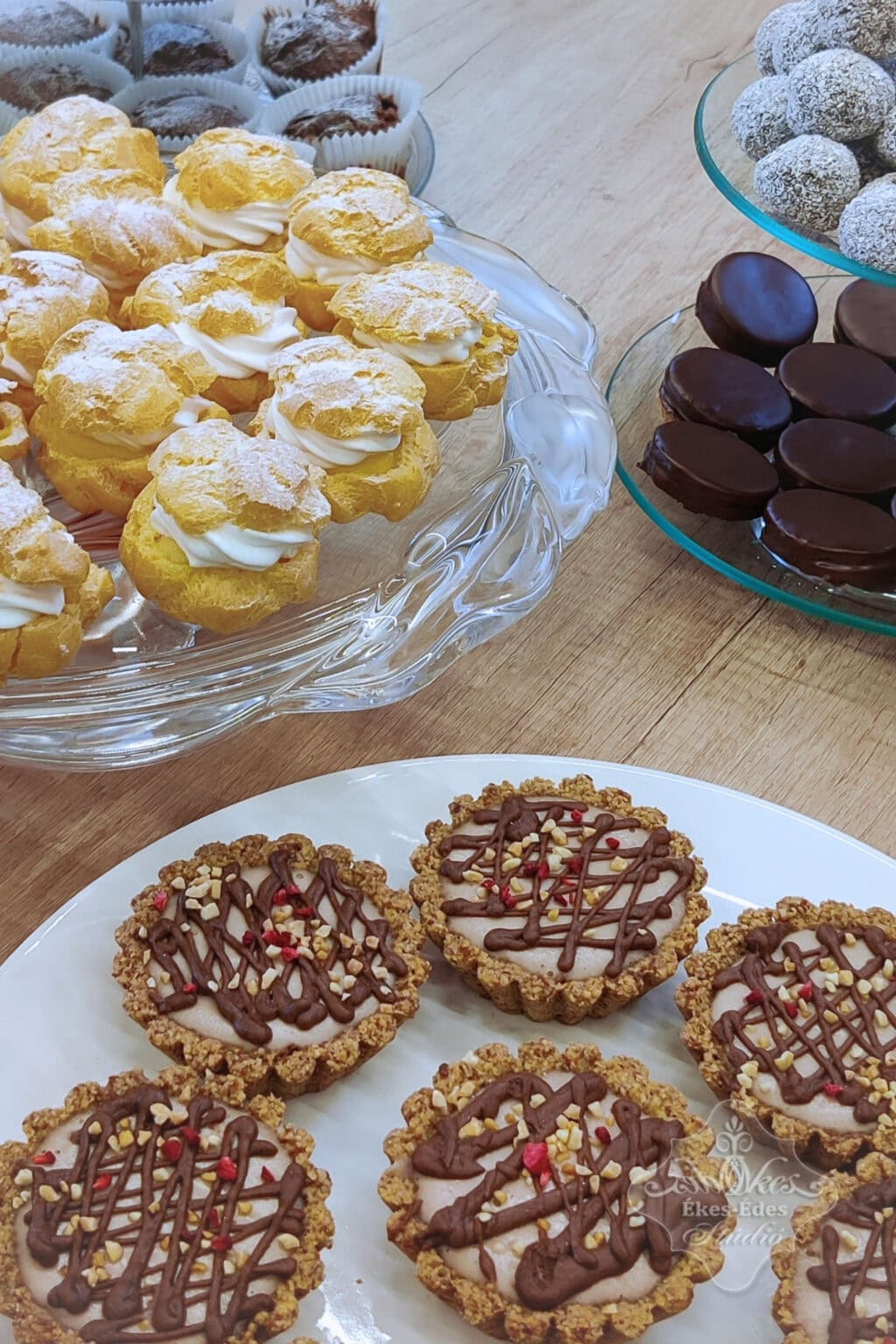 mentes-cukraszat-sutemenyek-tanfolyam-kepviselofank-kosarkak