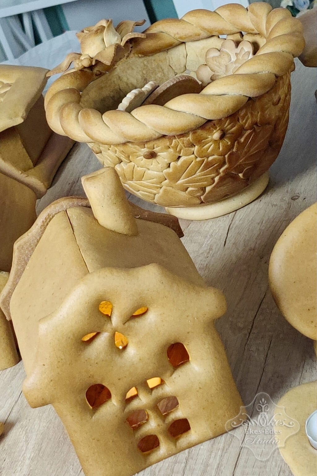 Mézeskalács ház és tál