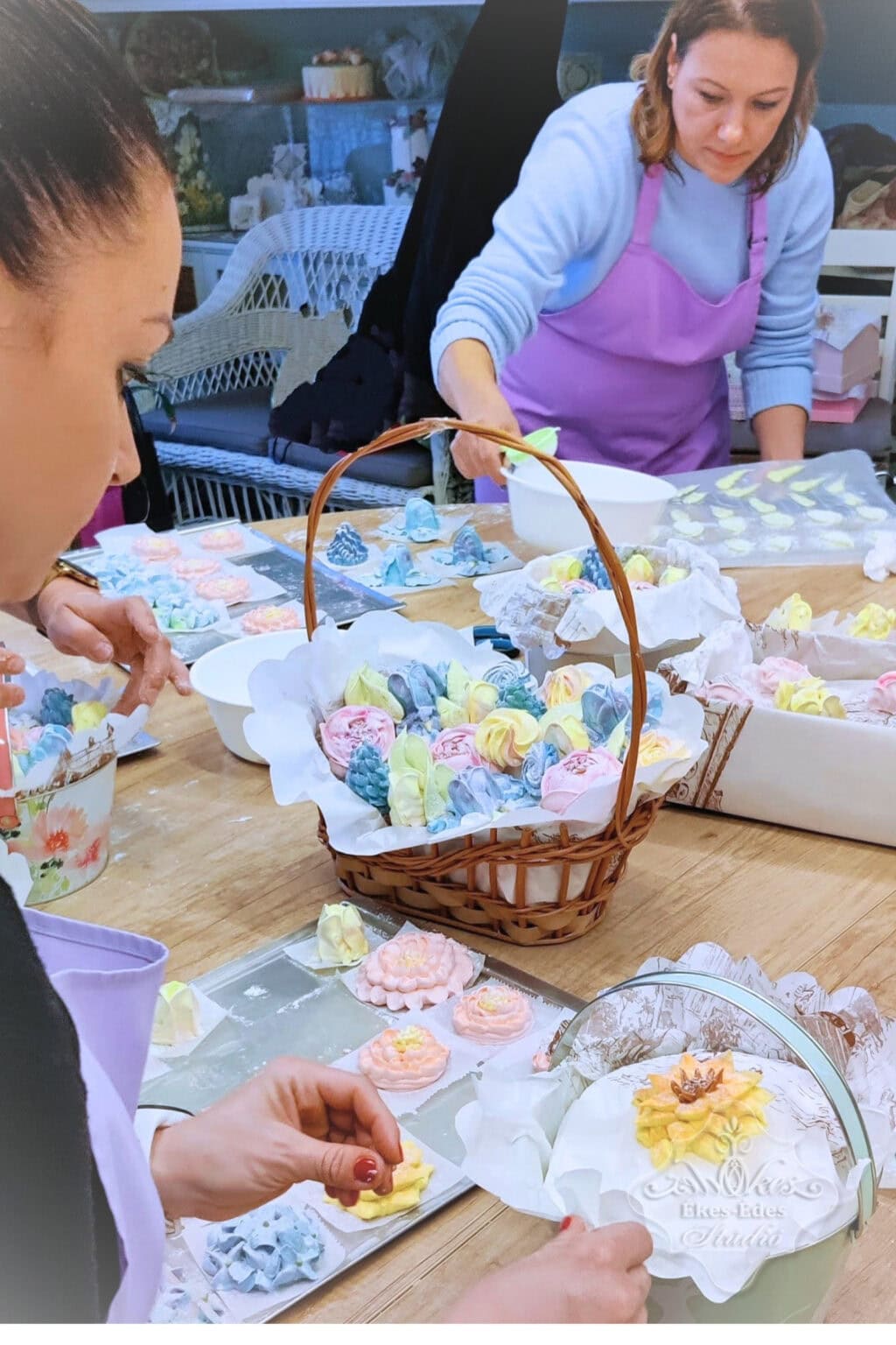 pillecukor-tanfolyam-virag-kollekciok-epitese-kozben-resztvevok