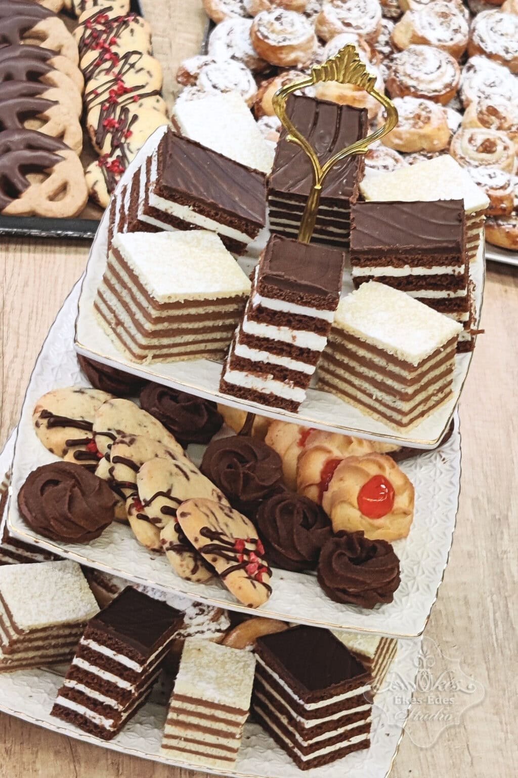 retro sutemenyek-2-tanfolyamon-desszertasztal-reszlet