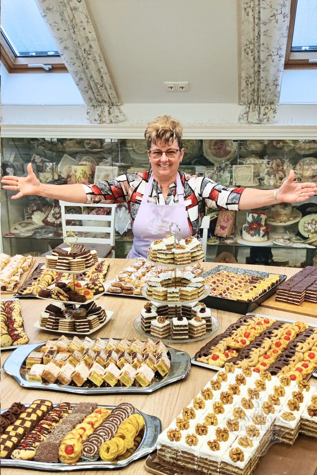 retro sutemenyek-2-tanfolyamon-desszertasztal-resztvevovel