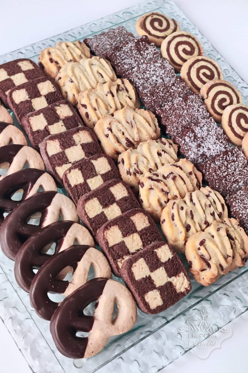 retro sutemenyek-2-tanfolyamon-keksz-valogoata-2s-oktato-bemutato