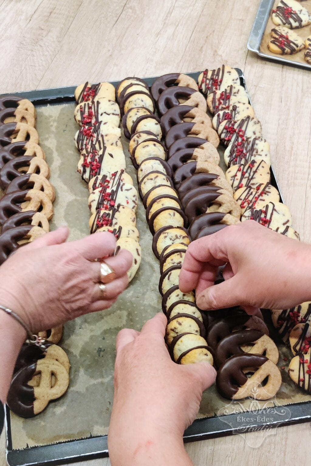 retro sutemenyek-2-tanfolyamon-szorgos-kezek