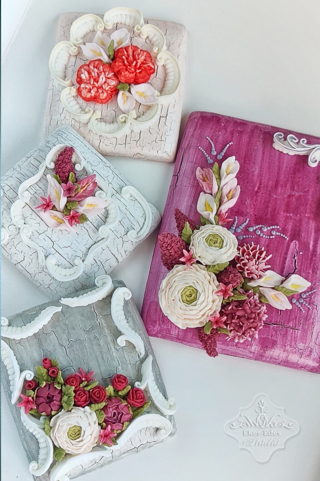 royal-icing-diszito-tanfolyam-tanulo-viragos-mezeskalacsaival