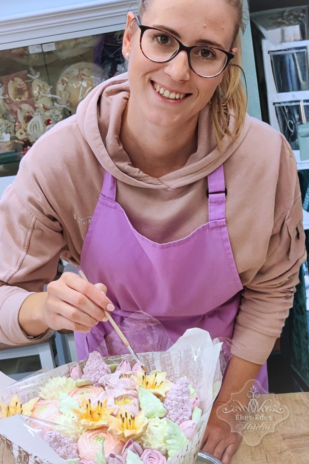 tanulo-munka-kozben-pillecukor-viragok-tanfolyamon