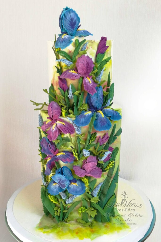 Díszítőcsővel készült művészi babkrém virágos torta, Vargáné Orbán Anikó, oktató munkája.