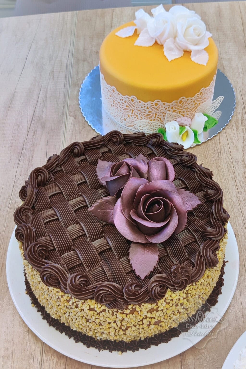 tortasutes-tortadiszites-alapok-tanfolyam-csokoladetorta
