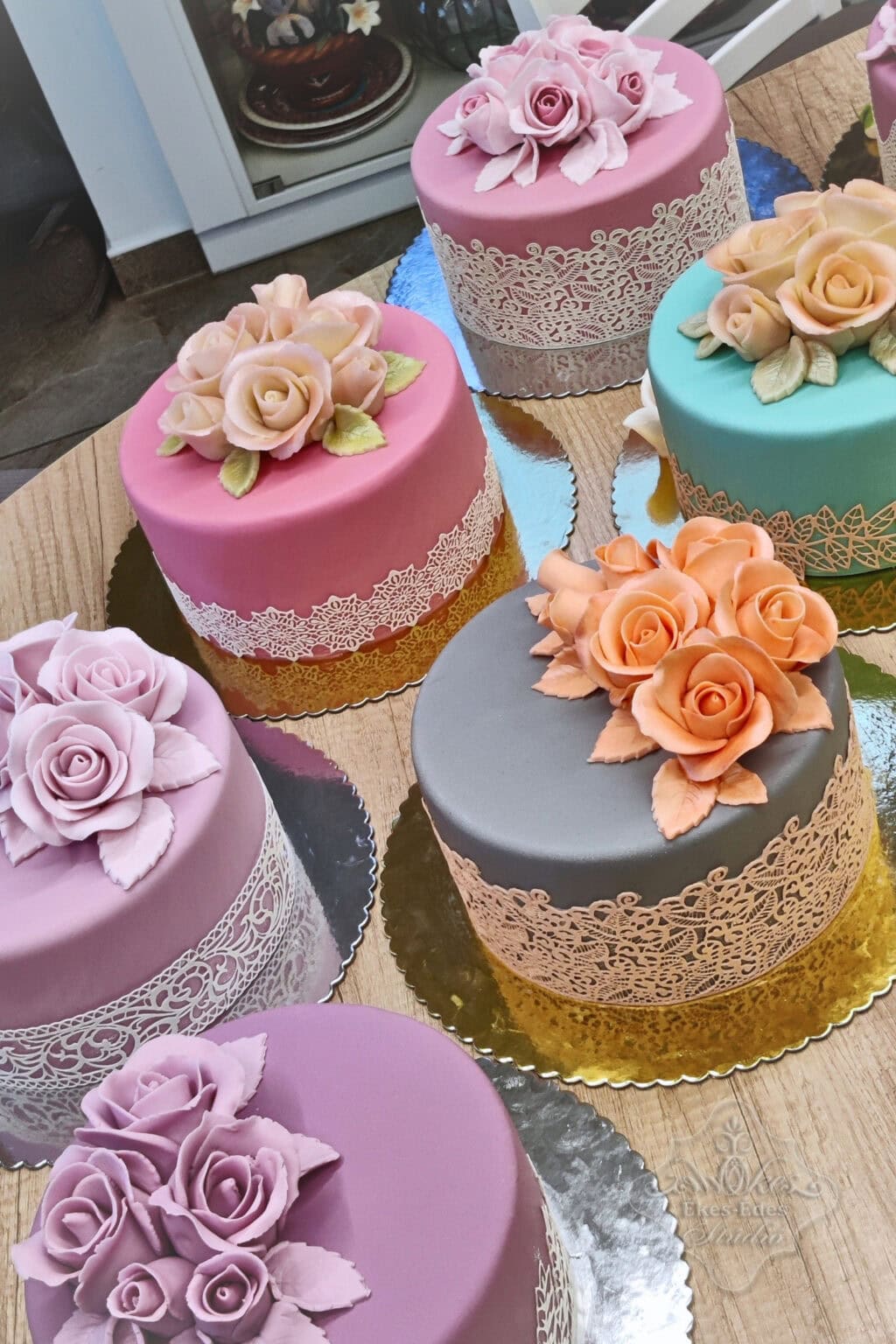 tortasutes-tortadiszites-alapok-tanfolyam-disztortak
