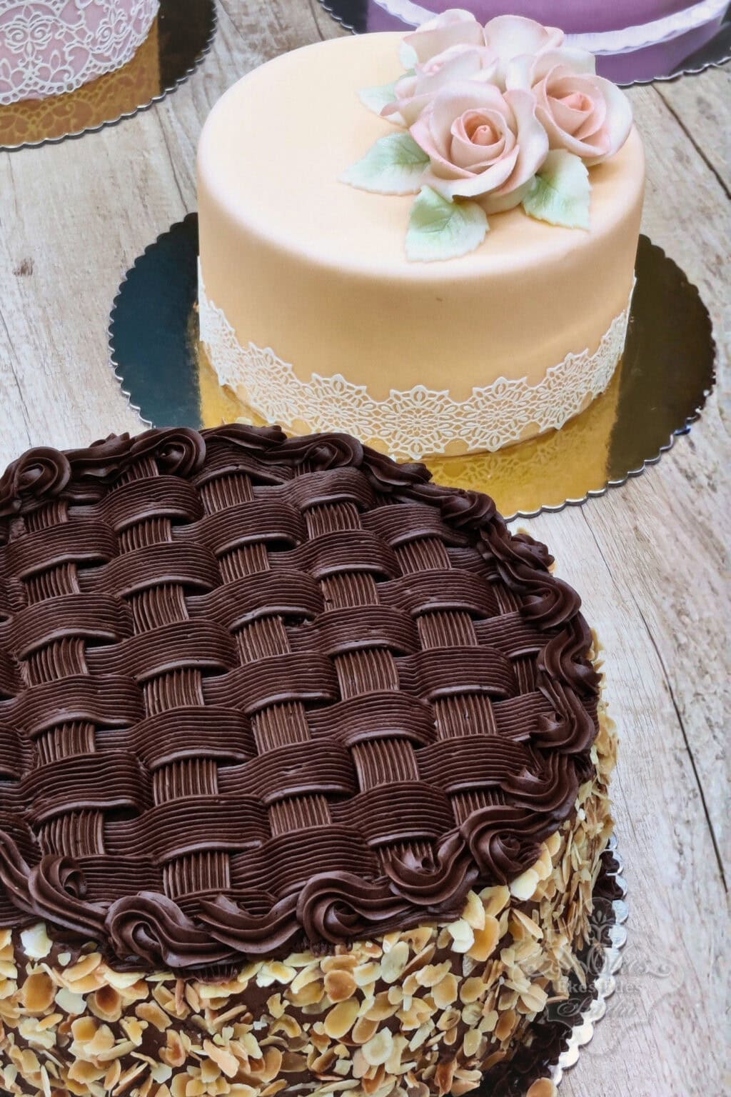 tortasutes-tortadiszites-alapok-tanfolyam-mogyoros-csokolades