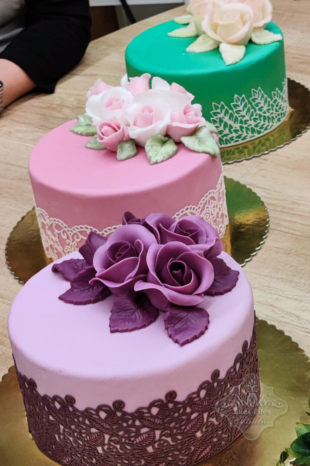 tortasutes-tortadiszites-alapok-tanfolyam-tanulok-disztortai