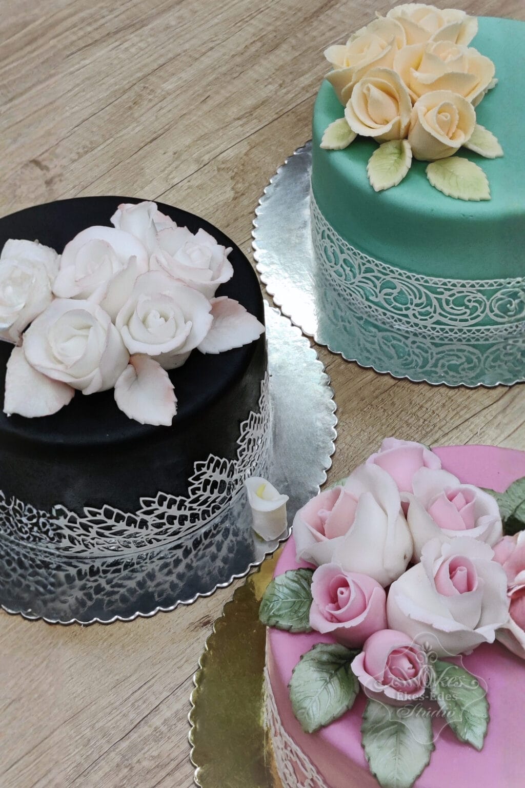 tortasutes-tortadiszites-alapok-tanfolyamon-disztortak