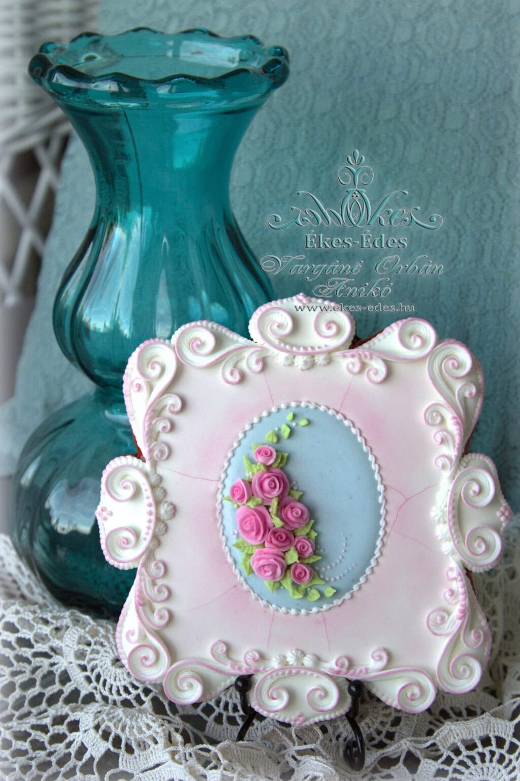 vargane-orban-aniko-royal-icing-over-piping-ekes-edes-studio
