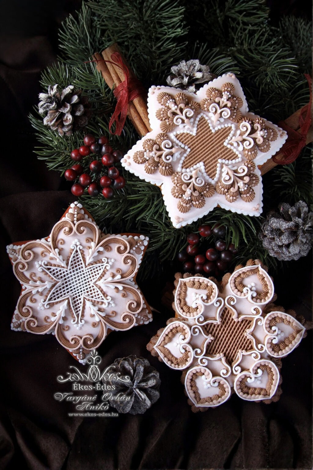vargane-orban-aniko-royal-icing-over-piping-gingerbread-ekes-edes-studio