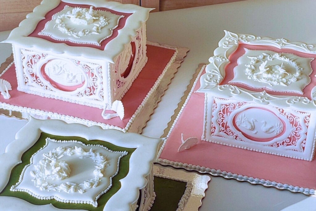 Royal icing tortadíszítő tanfolyam paneles torta kártya