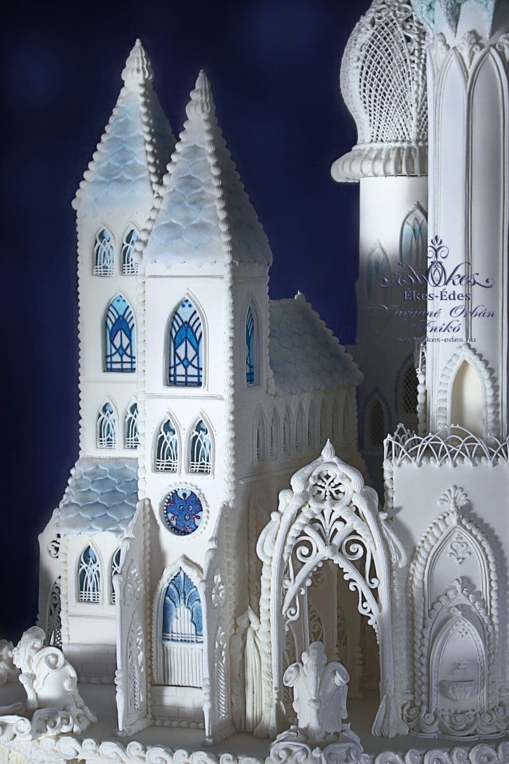 royal-icing-kastely-torta-templom-vargane-orban-aniko