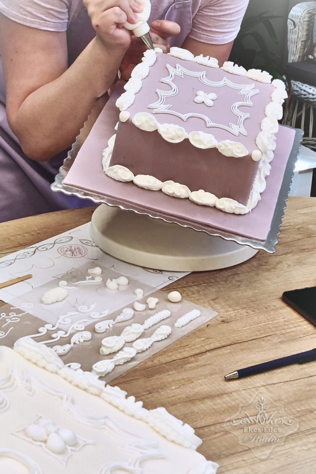 royal-icing-overpiping-torta-tanfolyam-tanulo