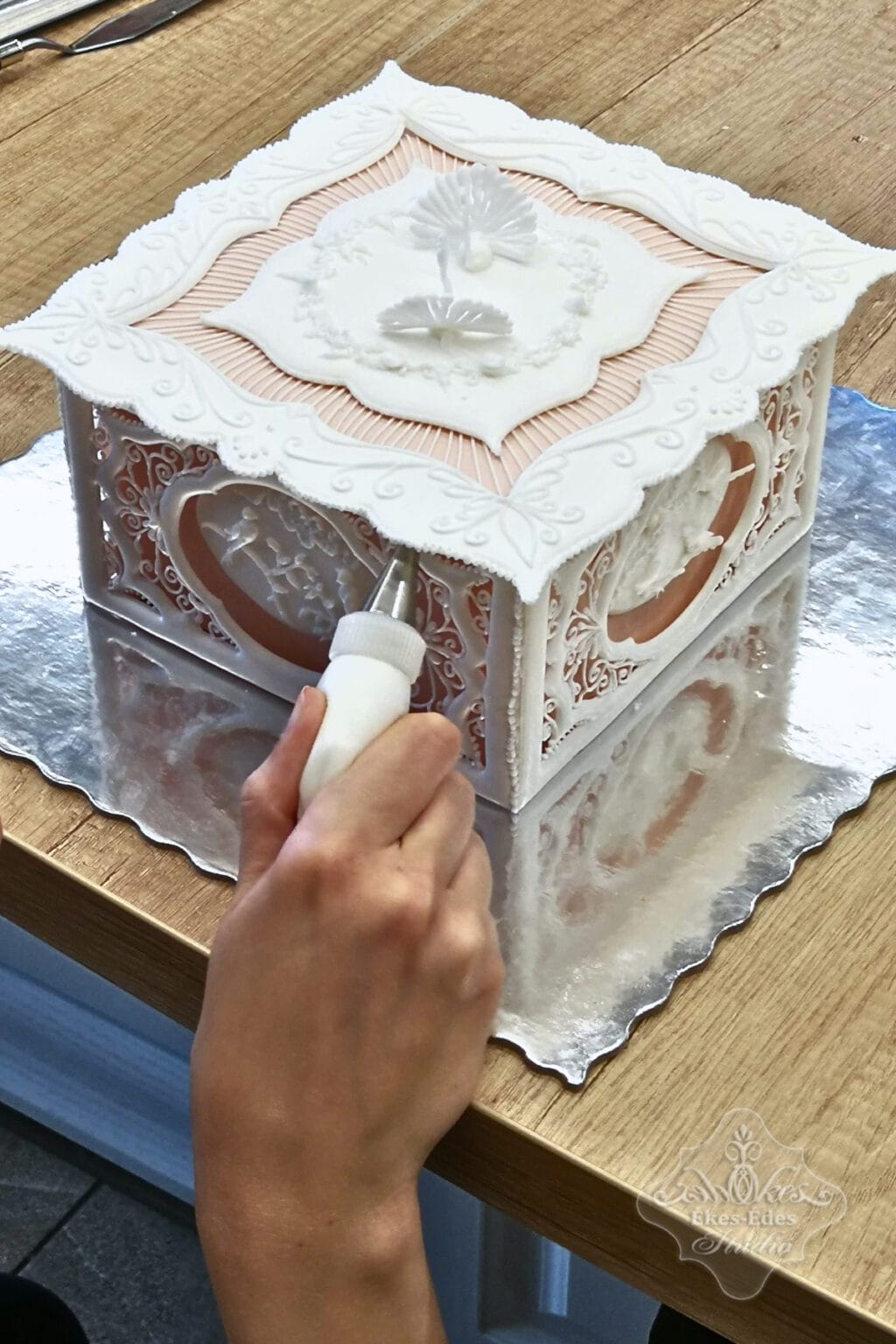 royal-icing-panel-tanulo-torta