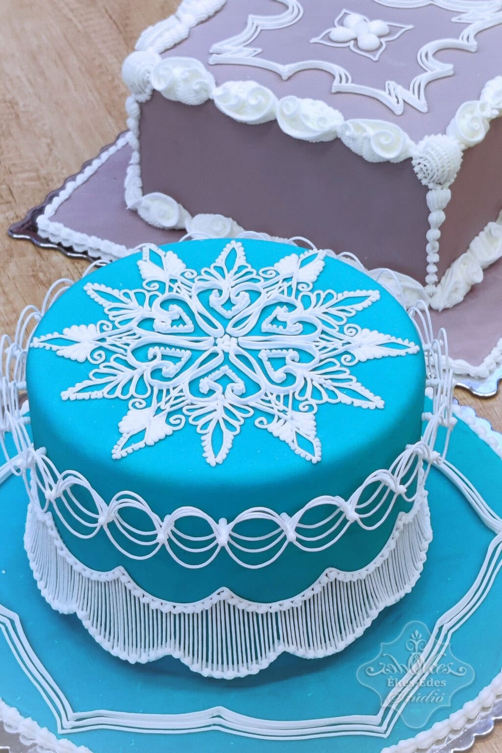 Extension work - royal icing torták tanfolyamon, elegáns és finom dekoráció.