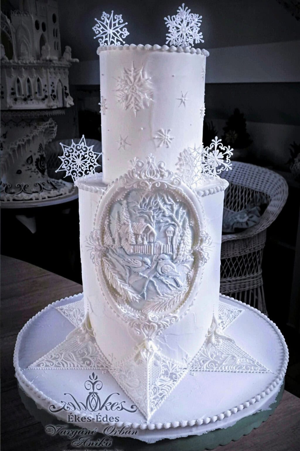 Téli torta, hópelyhek és royal icing díszítés.