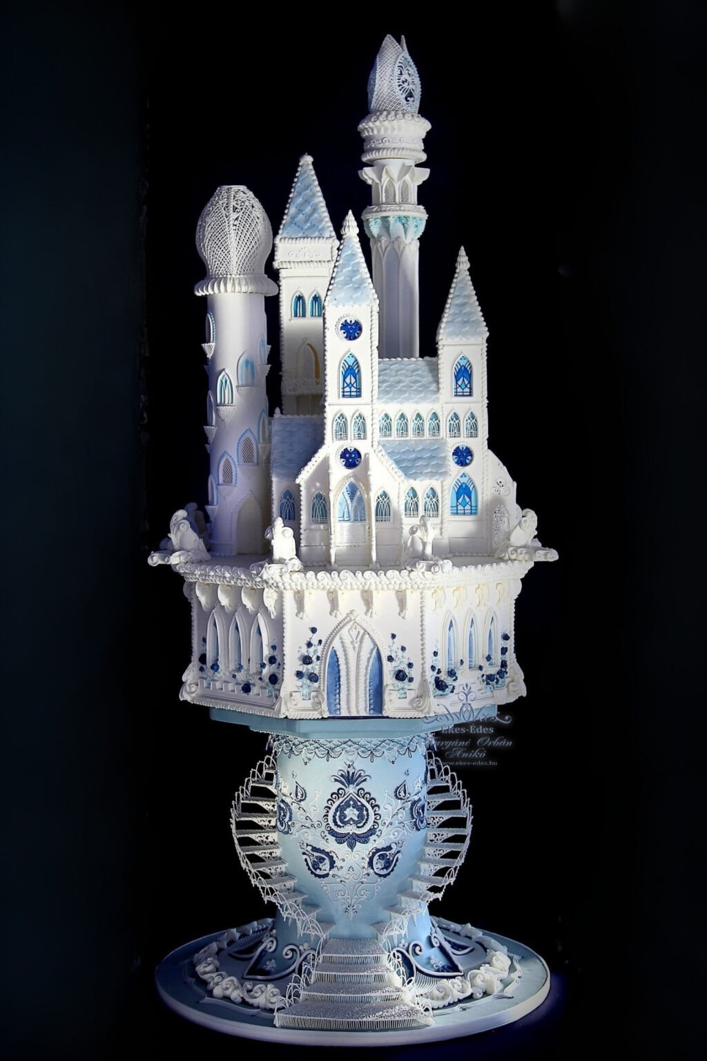 vargane-orban-aniko-royal-icing-castle-cake