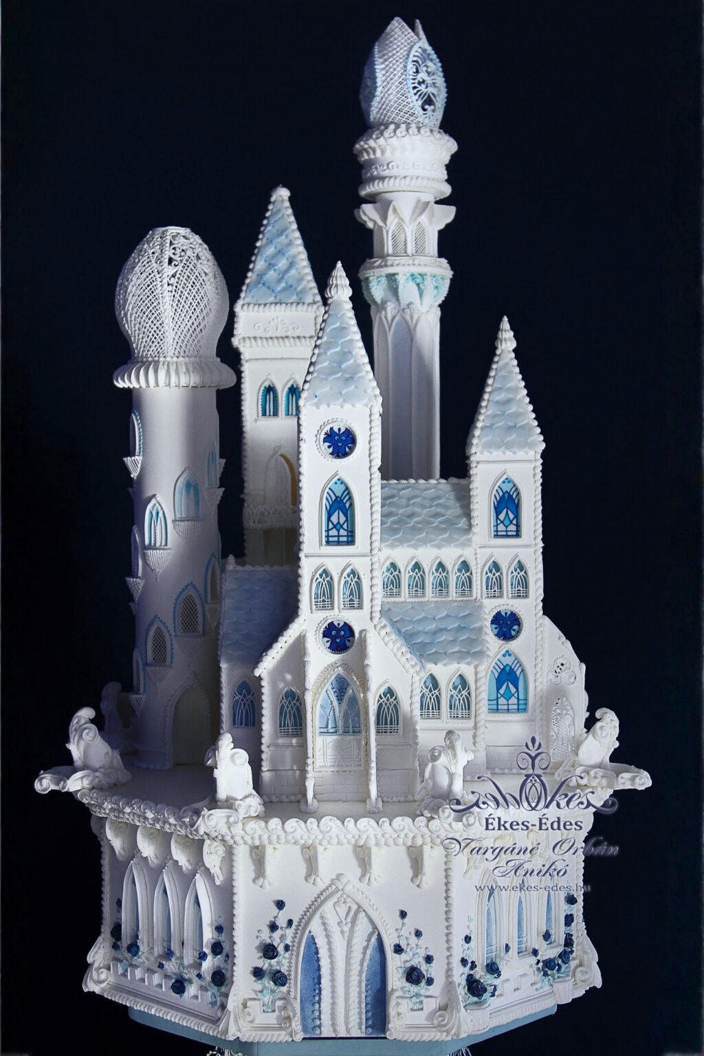 vargane-orban-aniko-royal-icing-castle-church