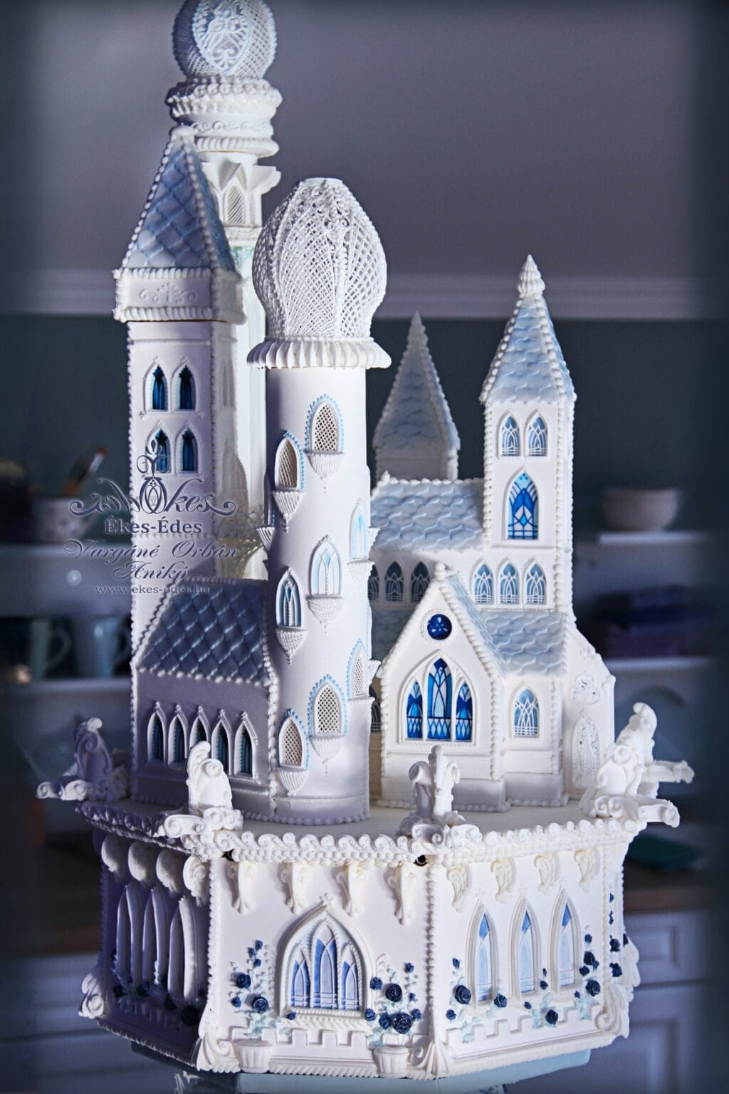 vargane-orban-aniko-royal-icing-castle-tiers