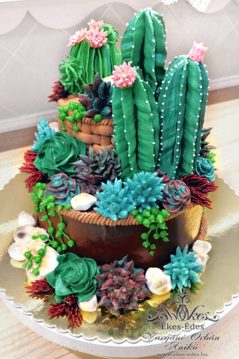 Tortadíszítés díszítőcsővel vajkrém kaktuszok és pozsgásokkal kaktuszkert torta - Vargáné Orbán Anikó bemutató tortája